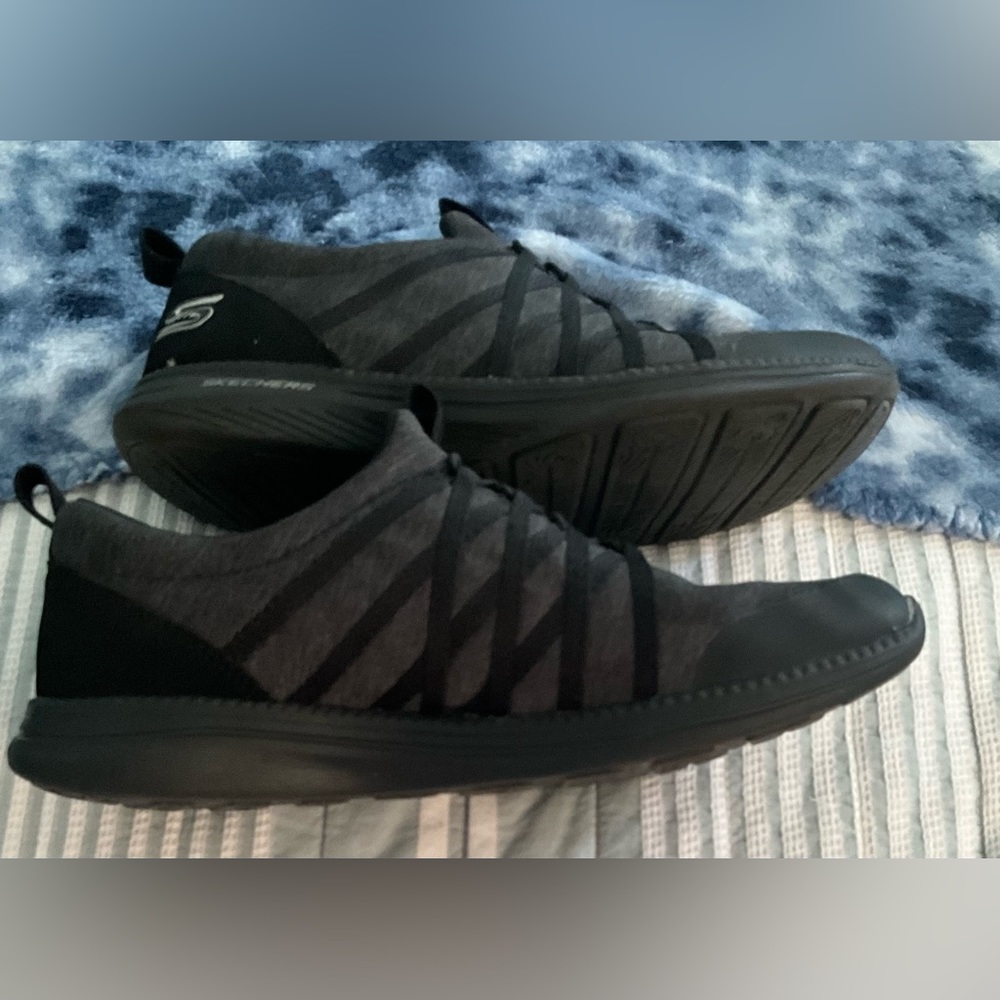 Skechers Women’s air cooled memory foam shoes